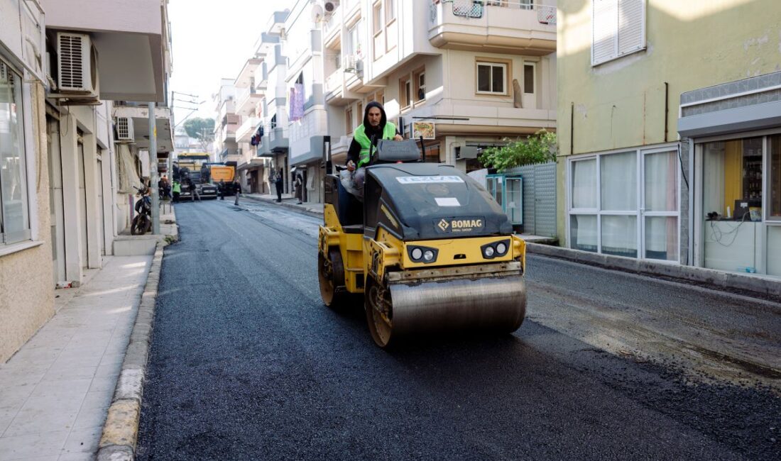 Balçova Belediyesi ilçede başlattığı asfalt ve temizlik atağını sürdürürken özellikle