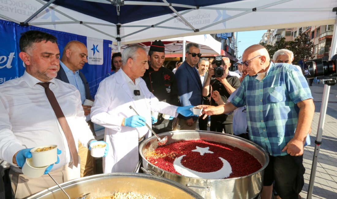 Küçükçekmece Belediyesi tarafından Muharrem ayı dolayısıyla vatandaşlara bolluk ve bereketin