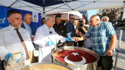 Küçükçekmece Belediyesi tarafından Muharrem ayı dolayısıyla vatandaşlara bolluk ve bereketin