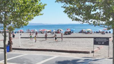 Balıkesir Büyükşehir Belediyesi Plaj Voleybolu Severleri Unutmadı Balıkesir Büyükşehir Belediyesi, Edremit ilçesinin gözde turizm merkezlerinden olan Altınkum