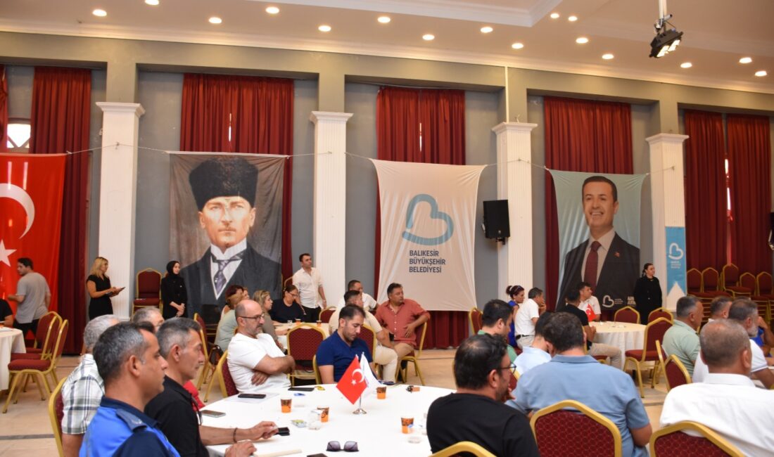 Halkın taleplerini muhtarlar aracılığıyla dinleyen ve 20 ilçede muhtarlarla yakın