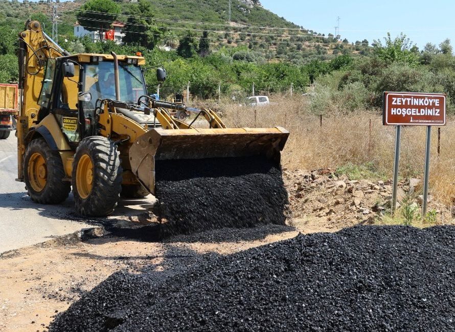 Efes Selçuk Belediyesi Fen İşleri Müdürlüğü ekipleri, kentin kırsal mahallelerinden