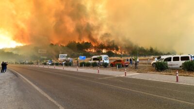İzmir’in dört bir yanı alevlere teslim İzmir'in zorlu sınavı.