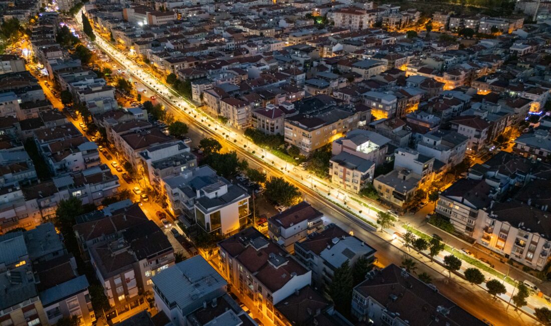 Buca Belediyesi, tarihi demir yolu hattını terk edilmiş görüntüsünden kurtararak