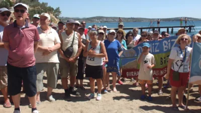 Burhaniye'de yurttaşlardan kıyı işgaline karşı