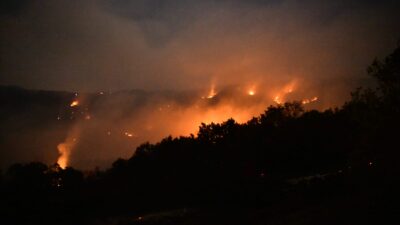 Balıkesir İtfaiyesi’nden Yangınla Soluksuz Mücadele Balıkesir Büyükşehir Belediyesi İtfaiye Daire Başkanlığı’na bağlı ekipler, Altıeylül ve