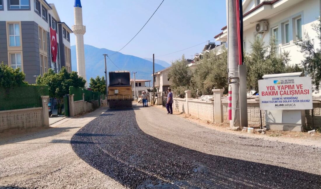 Fethiye Belediyesi, ilçe genelindeki yol yapım çalışmalarına aralıksız devam ediyor.