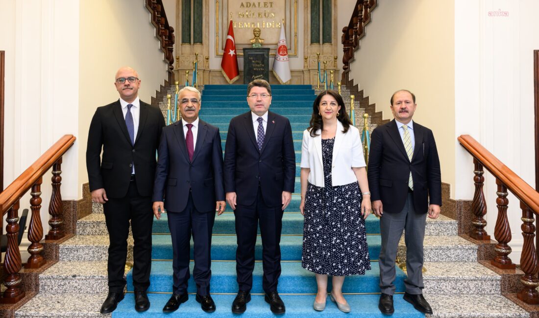 DEM Parti İmralı Heyeti, Adalet Bakanı Yılmaz Tunç’la bir araya