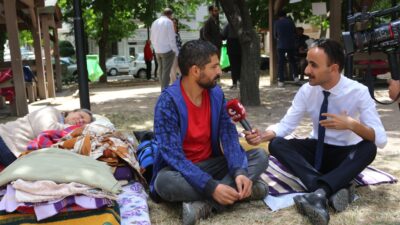 Köylülerden Meclis’in yanı başında zeytin nöbeti "40 tane köyü, Türkiye’yi yok etsinler. Zeytin, meyve olmazsa Türkiye