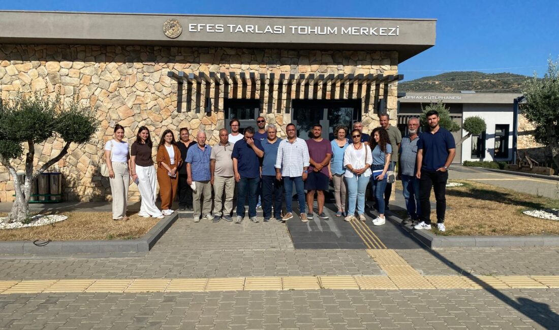 Efes Tarlası Yaşam Köyü’nde Karaot Tohum Derneği iş birliği ile