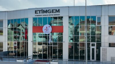 Etimesgut Belediyesi, üniversite sınavına giren gençlerin yanında olmaya devam ediyor!