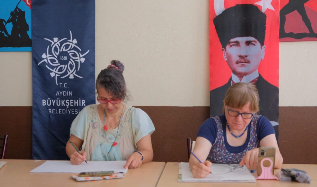 Aydın Büyükşehir Belediyesi’nin yaz kursları kapsamında yetişkinlere yönelik başlattığı resim