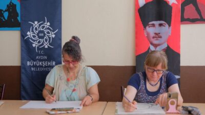 Aydın Büyükşehir Belediyesi’nin yaz kursları kapsamında yetişkinlere yönelik başlattığı resim