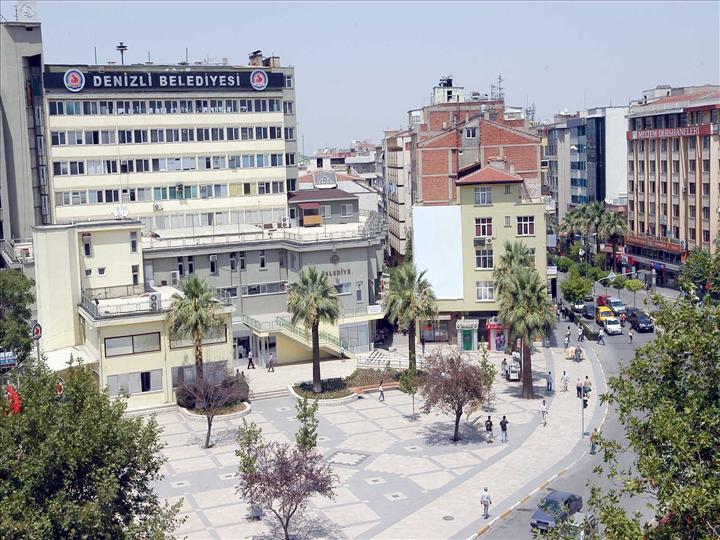 Denizli Büyükşehir Belediyesi, üniversite hayali kuran gençlere destek olmak amacıyla
