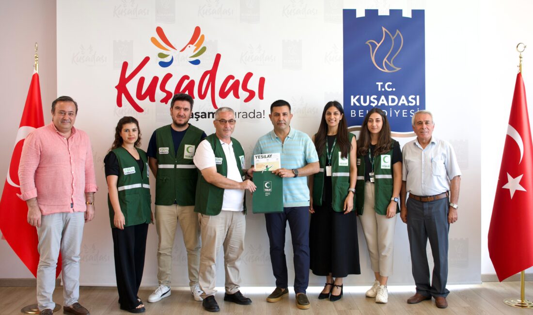 Aydın Yeşilay Şube Başkanı Sn. Sencer Gündüz, gönüllü Ali Uzak