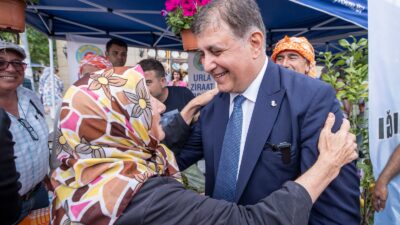 İzmir’de emekliler unutulmuyor “Başkanımız bizi hiç yalnız bırakmıyor”