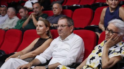 Ayvalık Belediye Başkanı Mesut Ergin, Ayvalıklı gençlerin eğitim yolculuğunda yanlarında