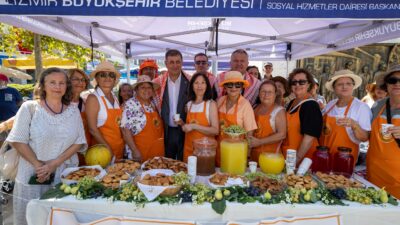 Urla’nın geleneksel bağbozumu şenliği renkli görüntülerle başladı Dünyanın önemli gastronomi duraklarından Urla’nın 2 bin 600 yıllık Geleneksel