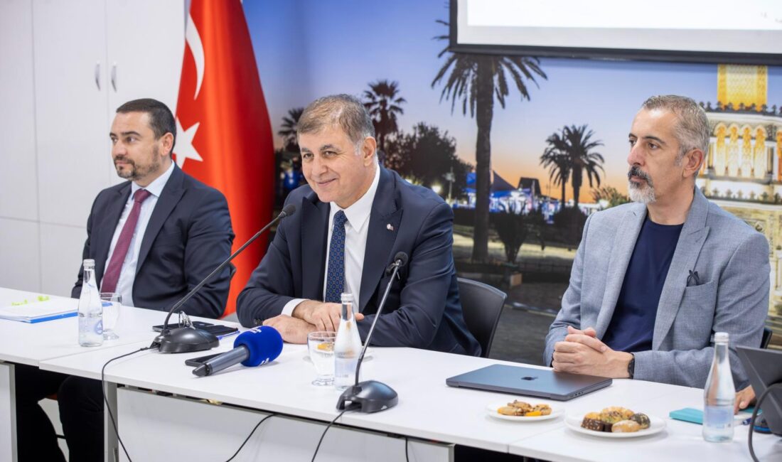 İzmir Büyükşehir Belediye Başkanı Dr. Cemil Tugay, İzmir’deki 22 ilçenin