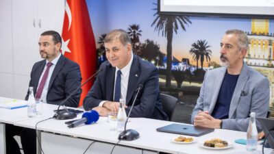 Başkan Tugay: Sağlıklı gıdaya erişimin sürekliliği için iş birliği şart İzmir Büyükşehir Belediye Başkanı Dr. Cemil Tugay, İzmir’deki 22 ilçenin