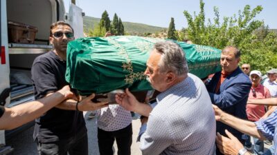 İzmir Büyükşehir Belediye Başkanı Dr. Cemil Tugay, geçmiş dönem CHP