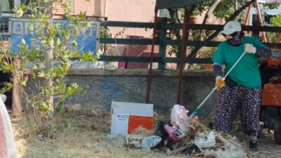 Ayvalık Belediyesi Park ve Bahçeler Müdürlüğü ekipleri, turizm sezonunun en