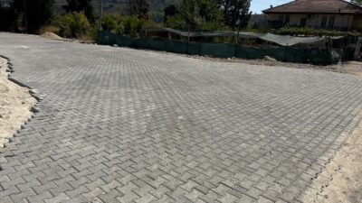 Kemer’de Altyapı Çalışmaları Devam Ediyor Kemer Belediyesi Fen İşleri Müdürlüğü ekiplerinin ilçe genelinde altyapı çalışmaları