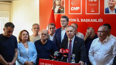 Cumhuriyet Halk Partisi (CHP) Genel Başkan Yardımcıları Gökan Zeybek ve