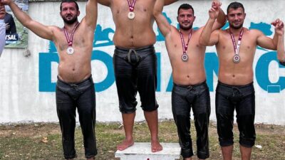 Kütahya Domaniç’te düzenlenen 664. Tarihi Yağlı Pehlivan Güreşleri‘ne katılan Kemer