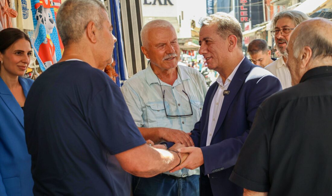 Efeler Belediye Başkanı Anıl Yetişkin, her fırsatta halkın içinde yer