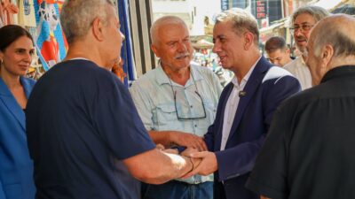 Efeler Belediye Başkanı Anıl Yetişkin, her fırsatta halkın içinde yer