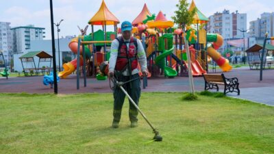 Ceyhan’da son günlerde etkisini artıran aşırı sıcak hava, belediye sahadaki