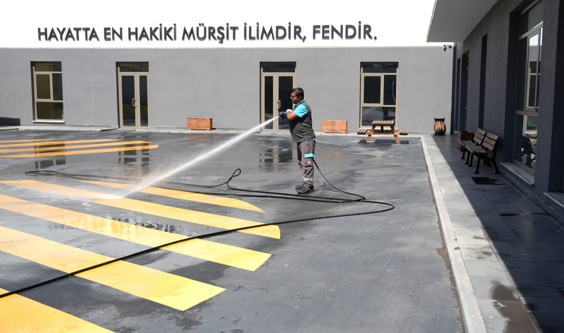 Ataşehir Belediyesi, 2025-2026 eğitim öğretim yılı öncesinde ilçe genelindeki okullarda
