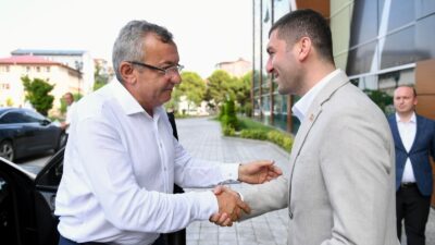 CHP Heyetinden Altınordu Belediye Başkanı Ulaş Tepe’ye Ziyaret: Fındık Fiyatına Sert Tepki Saha çalışmaları kapsamında Ordu’ya gelen CHP milletvekillerinden oluşan heyet, Altınordu