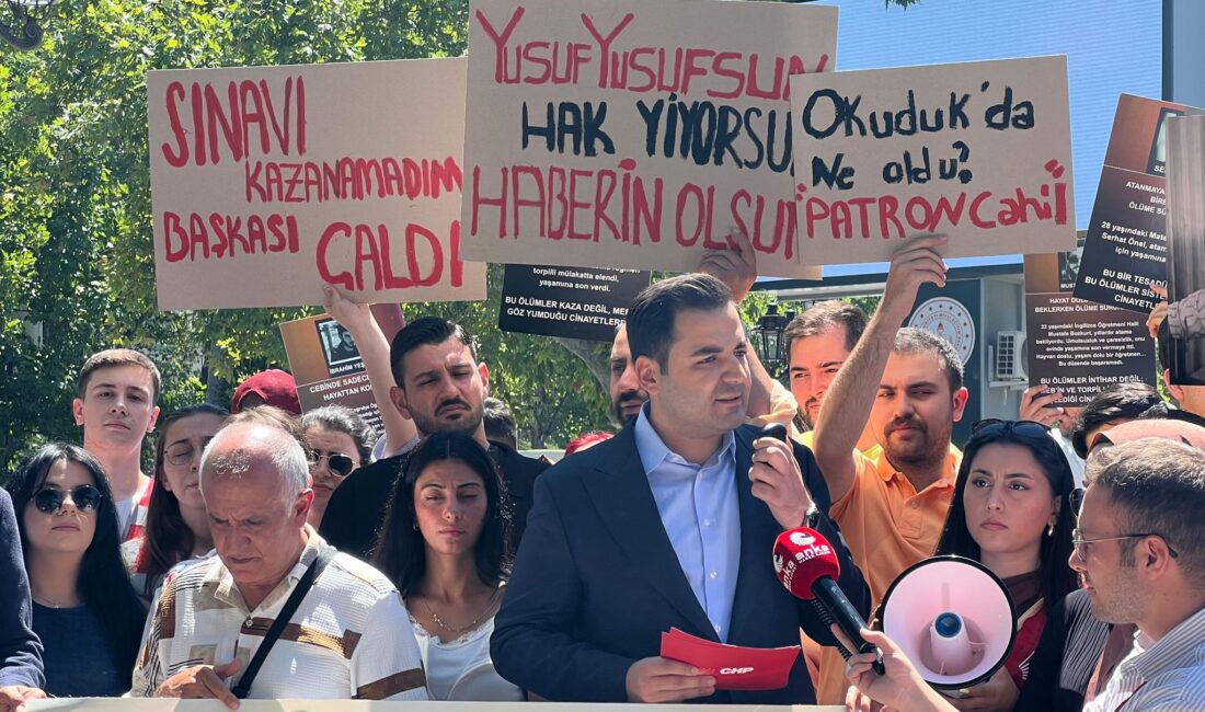Mülakat Mağduru Öğretmenlerle birlikte basın açıklaması gerçekleştiren CHP Gençlik Kolları