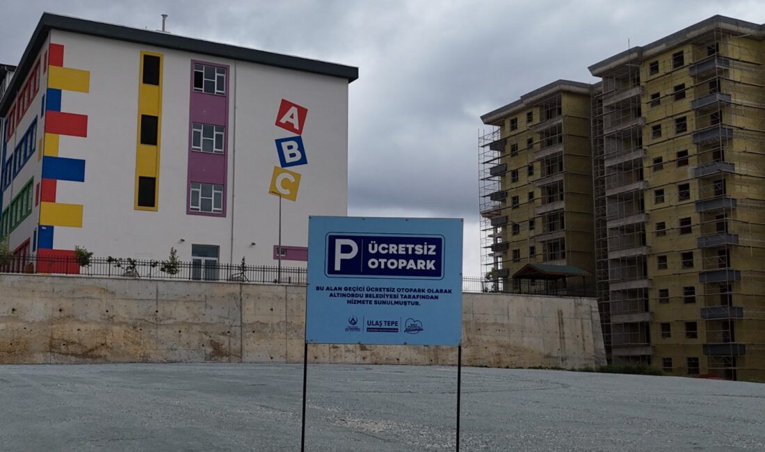 Okulların açılmasına sayılı günler kala Altınordu Belediyesi, okul çevrelerindeki çalışmalarını