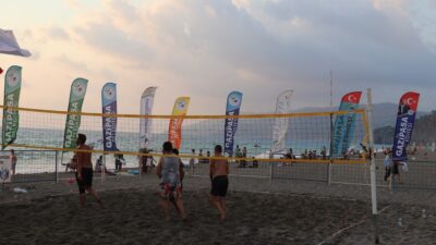 Gazipaşa Belediyesi 3. Geleneksel Plaj Voleybolu Turnuvası Başlıyor Gazipaşa Belediyesi, bu yıl üçüncüsünü düzenleyeceği Geleneksel Halk Büfe Plaj