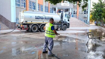 Gazipaşa Belediyesi’nden Okullarda Temizlik Ve Bakım Çalışması Gazipaşa Belediyesi, 1 Eylül’de başlayacak 2025-2026 Eğitim Öğretim Yılı öncesinde