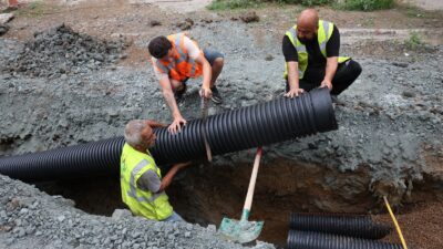 Altınordu Belediyesi’nden Selimiye Mahallesi’nde Asırlık Çalışma Altınordu Belediyesi, Selimiye Mahallesi’nde başlattığı altyapı seferberliğini sürdürüyor. Çeyrek asır