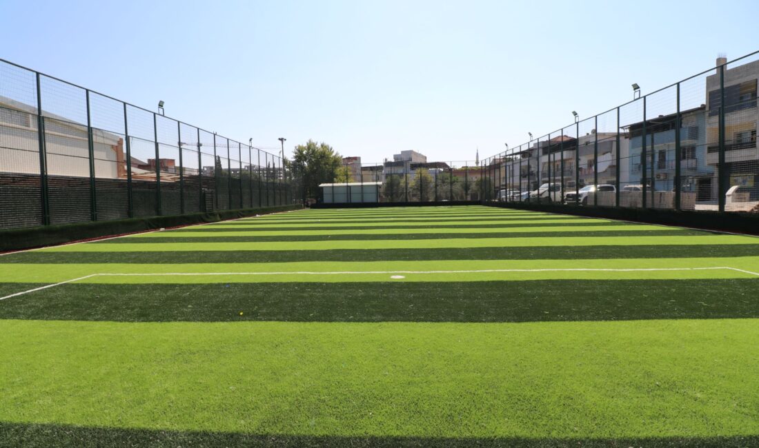 Turgutlu Belediyesi Fen İşleri Müdürlüğü, kent genelinde sürdürdüğü asfalt serimi,