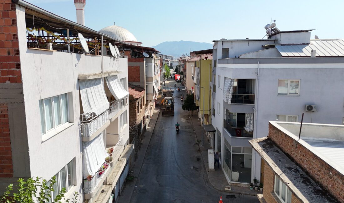 Nazilli Belediyesi, ilçe genelinde sürdürdüğü yol yenileme çalışmaları kapsamında Kurtuluş