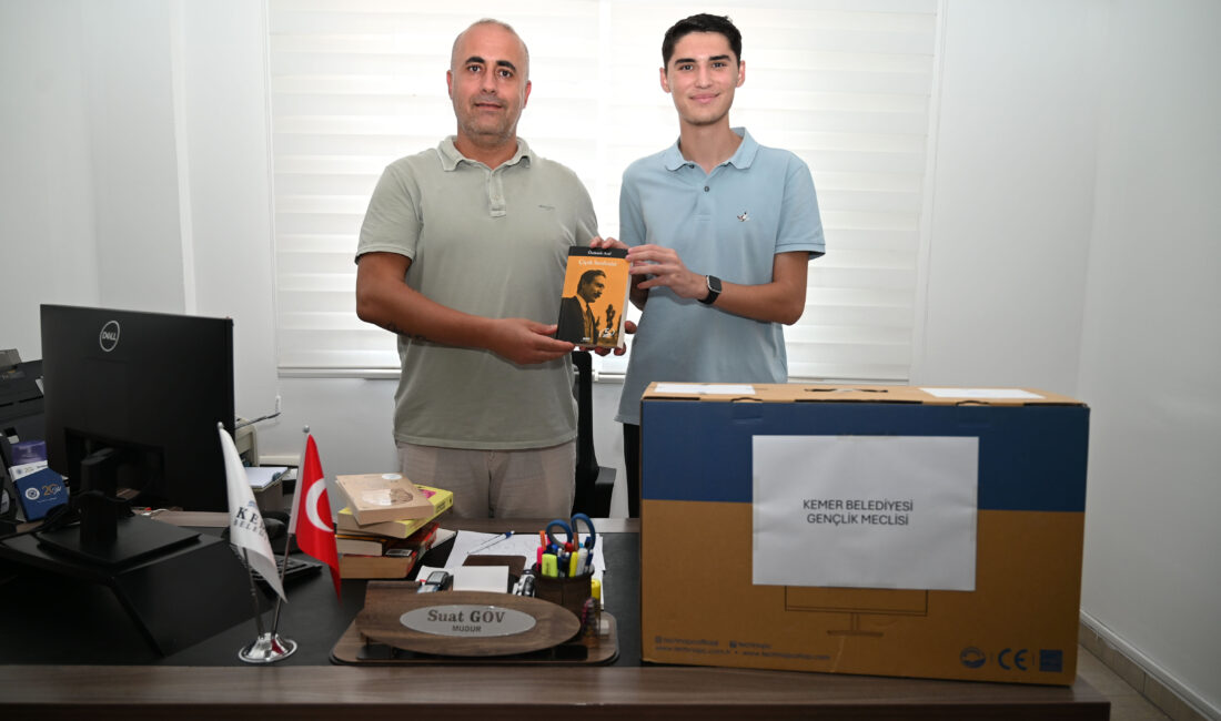 Kemer Belediyesi Gençlik Meclisi Başkanı Mehmet Yalın Erdal, Kemer Belediyesi