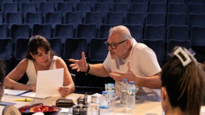 Yeni sezonda seyircisiyle buluşmak için hazırlıklarını sürdüren İzmir Şehir Tiyatroları,