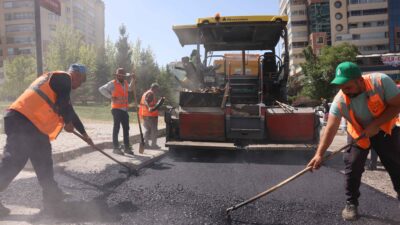 Çankaya’da Asfalt Çalışmaları Devam Ediyor Çankaya Belediyesi, ilçe genelinde ulaşımın daha güvenli ve konforlu hale