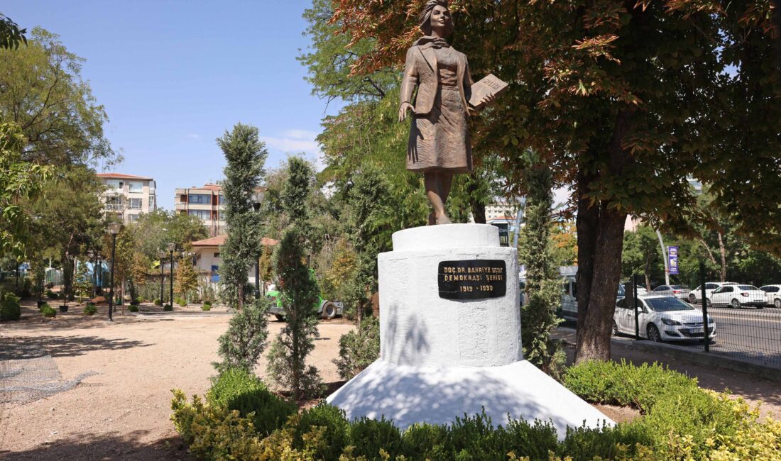 Çankaya Belediyesi, ilçe genelindeki parklarda bakım ve onarım çalışmalarını sürdürüyor.