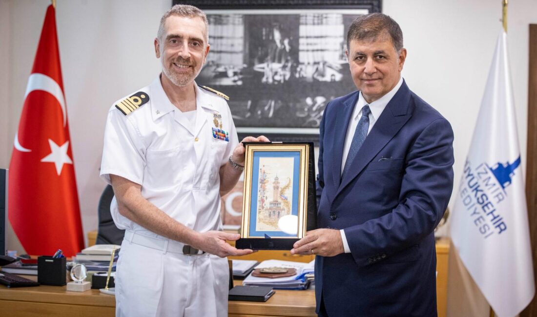 İzmir Büyükşehir Belediye Başkanı Dr. Cemil Tugay, İtalyan Donanması’na ait