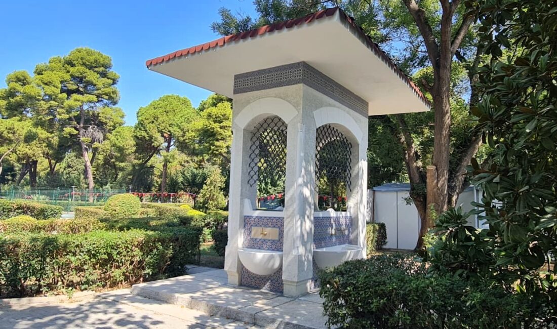 İzmir Büyükşehir Belediyesi, Kültürpark’ın 58 yıllık simgesi Çinili Çeşme’yi yeniledi.