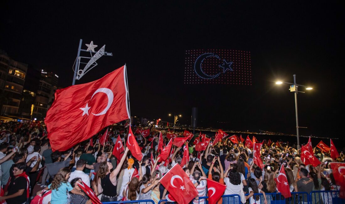 İzmir Büyükşehir Belediyesi, 30 Ağustos Zafer Bayramı'nın 103'üncü yıl dönümü