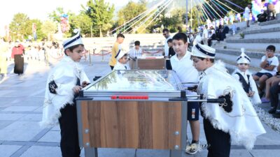 Osmangazi’de Sünnet Şöleni Osmangazi Belediyesi’nin Osmangazi Kent Konseyi ile ortaklaşa düzenlediği etkinlikle yaklaşık