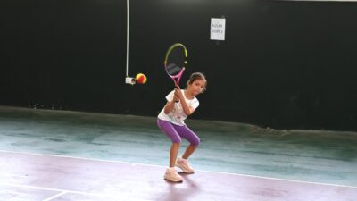 Osmangazi’de Minik Raketlerin Turnuva Heyecanı Osmangazi Belediyesi, Gençlik Hizmetleri Spor İl Müdürlüğü ve Tenis Federasyonu